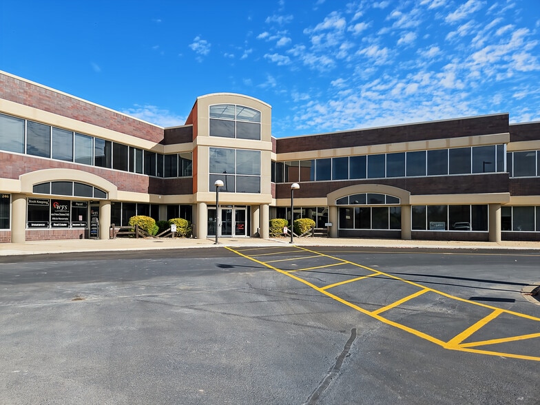 258 Corporate Dr, Madison, WI for lease - Building Photo - Image 2 of 13