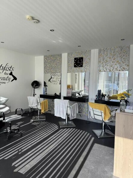 214 Princes Rd, Ellesmere Port for lease - Interior Photo - Image 2 of 4