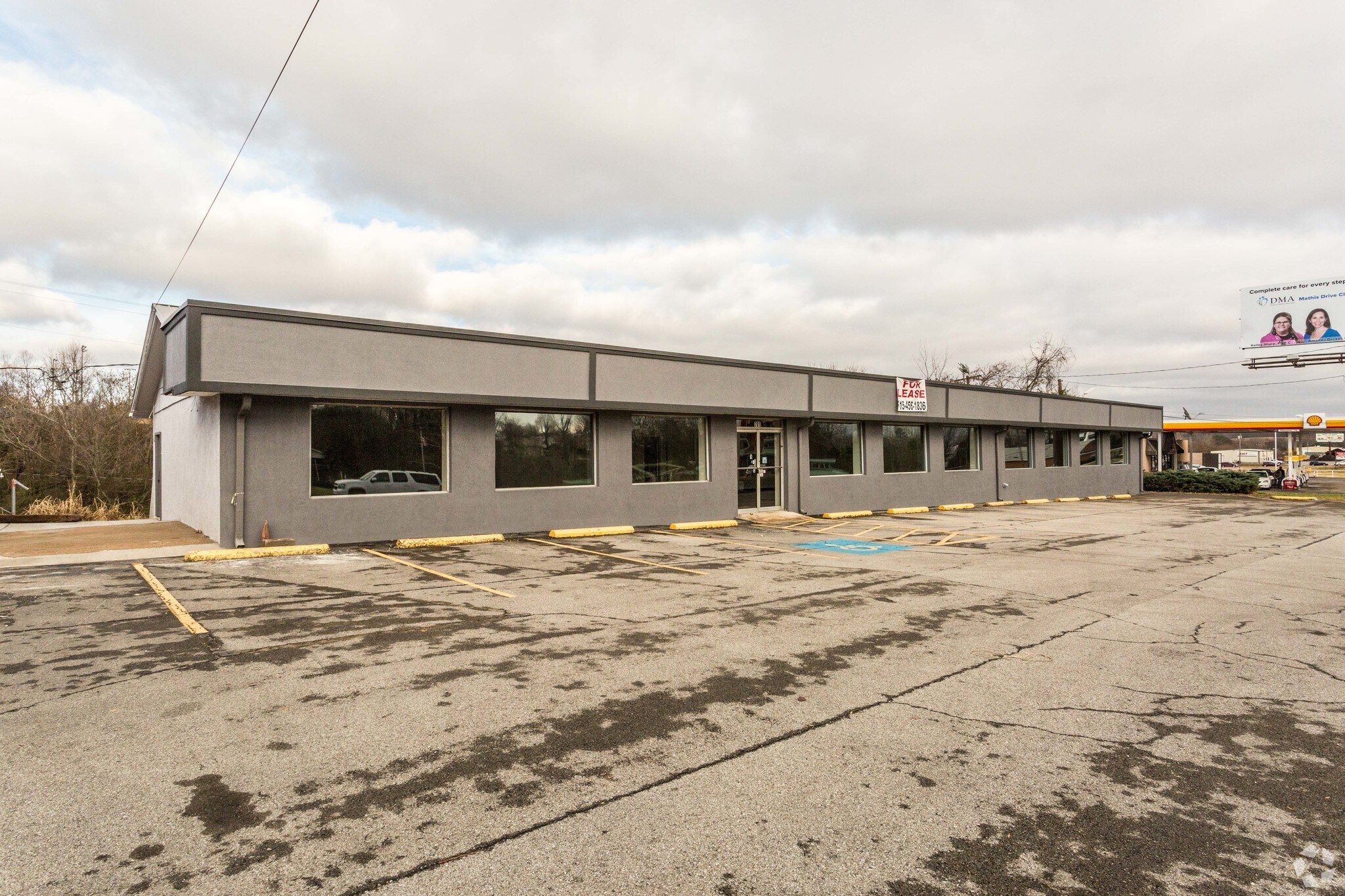 701 Henslee Dr, Dickson, TN for sale Primary Photo- Image 1 of 1