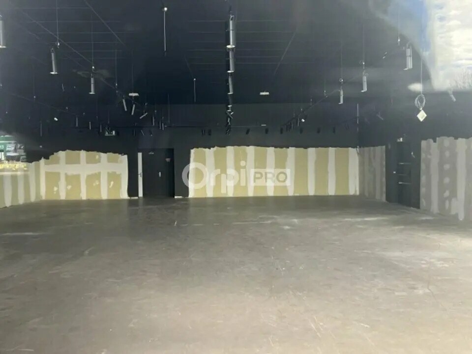 Retail in Quetigny for lease Building Photo- Image 1 of 5