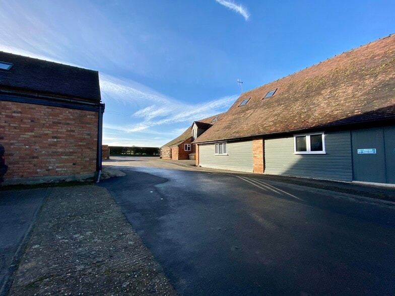 Atherstone Barns, Atherstone On Stour, Stratford Upon Avon for lease - Building Photo - Image 2 of 2