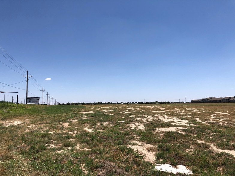 11010 Slide Rd, Lubbock, TX for sale - Primary Photo - Image 1 of 1