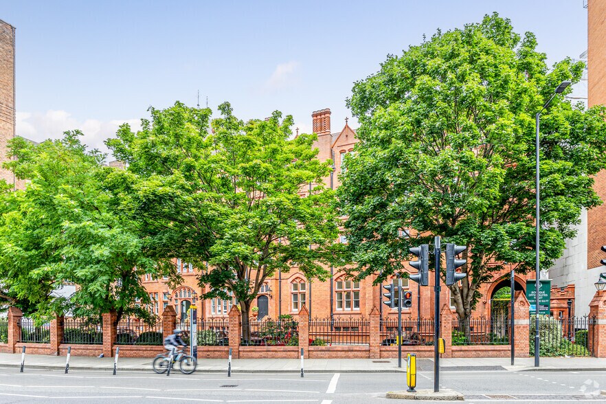 100 Hammersmith Rd, London for lease - Building Photo - Image 2 of 35