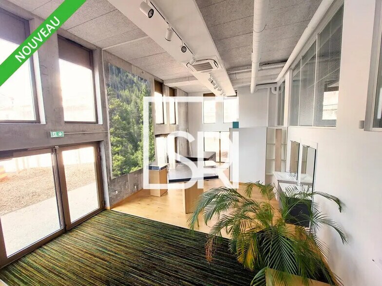 Office in Clermont-Ferrand for lease - Interior Photo - Image 1 of 12