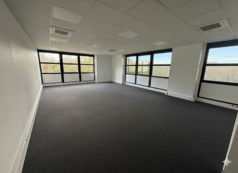 Office in Reims for lease - Interior Photo - Image 1 of 5