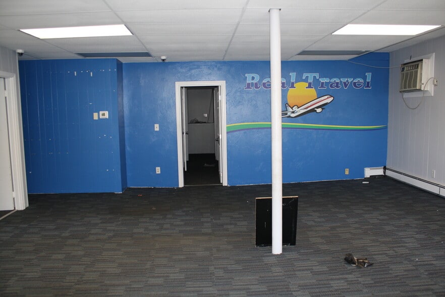 119-121 E Main St, Milford, MA for lease - Building Photo - Image 3 of 3