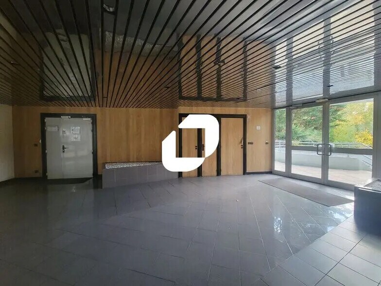 Office in Orsay for lease - Lobby - Image 3 of 10