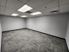 15850 W Bluemound Rd, Brookfield, WI for lease Interior Photo- Image 1 of 2