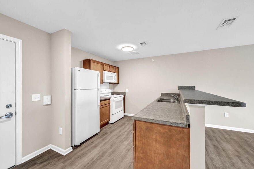 6500 Powers Blvd, Parma, OH for lease - Building Photo - Image 2 of 40