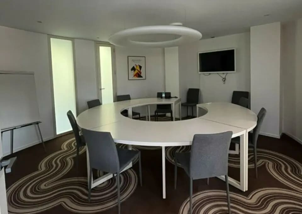 Office in Lyon for sale Interior Photo- Image 1 of 11