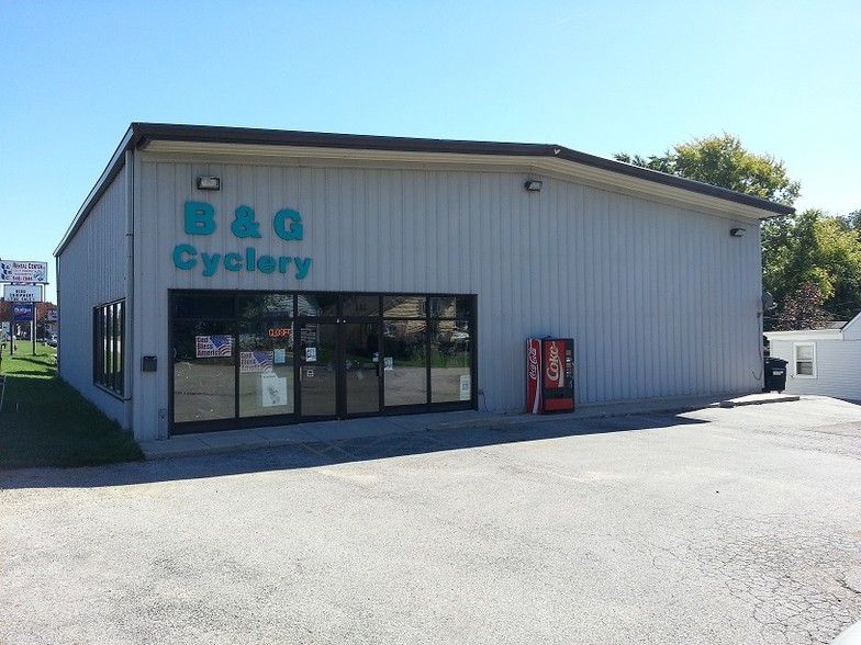 131 E Rollins Rd, Round Lake Beach, IL for sale - Building Photo - Image 2 of 38