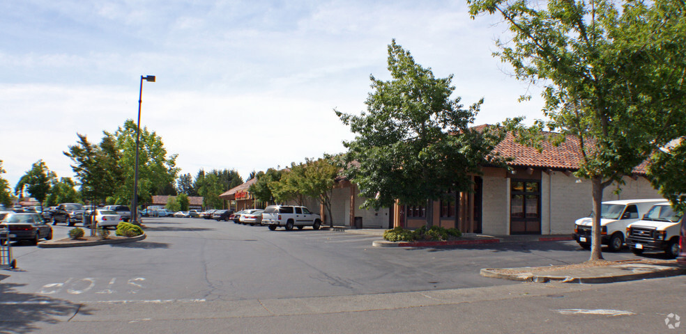 700 Gravenstein Hwy, Sebastopol, CA for lease - Primary Photo - Image 2 of 4