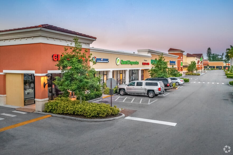 4810-4890 Davis Blvd, Naples, FL for lease - Building Photo - Image 1 of 7