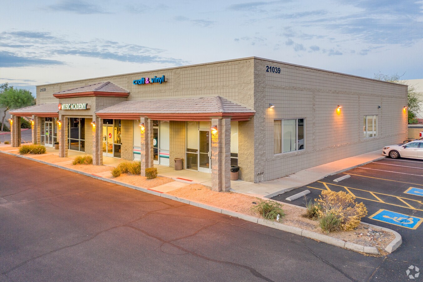 21039 N Cave Creek Rd, Phoenix, AZ 85024 Bldg B