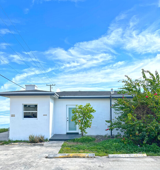 1975 NW 24th Ct, Miami, FL for sale - Primary Photo - Image 1 of 8