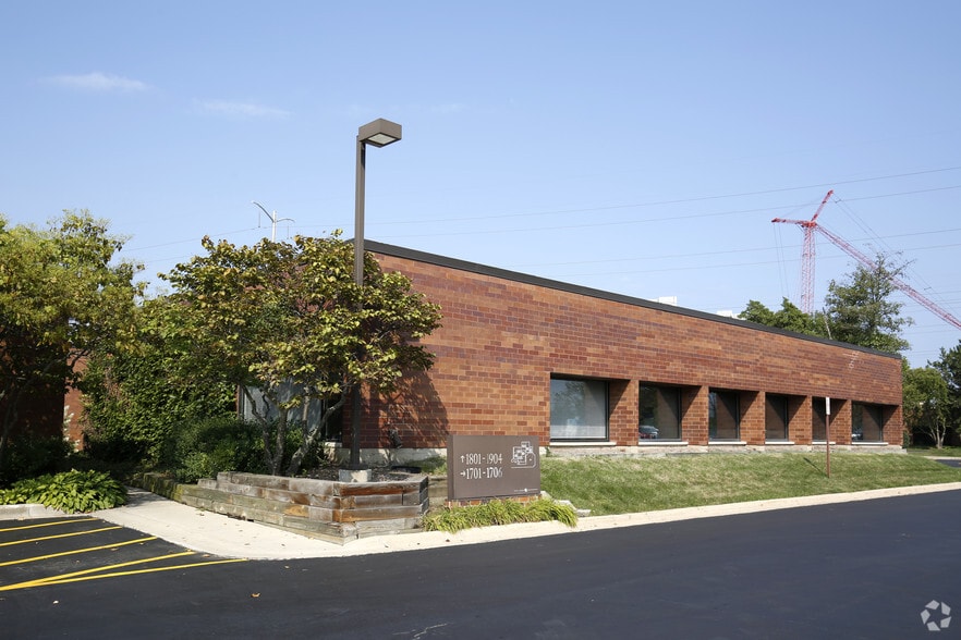 666 Dundee Rd, Northbrook, IL for lease - Building Photo - Image 3 of 19