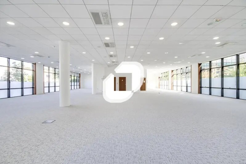 Office in Noisy-le-Grand for lease Interior Photo- Image 1 of 10