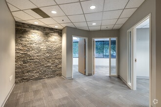 2525 Harrodsburg Rd, Lexington, KY for lease Interior Photo- Image 2 of 5