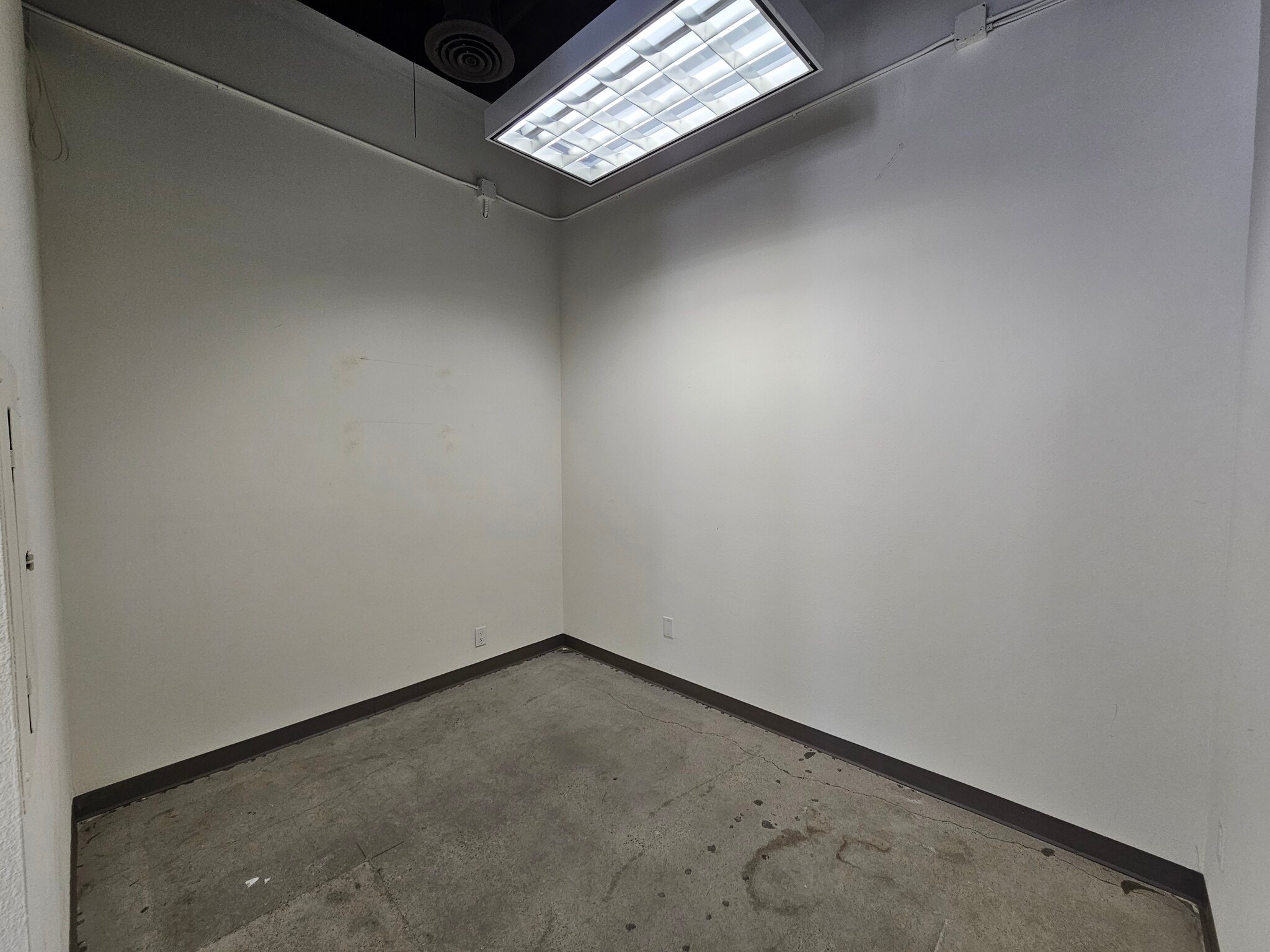 2373 Teller Rd, Newbury Park, CA for lease Interior Photo- Image 1 of 7
