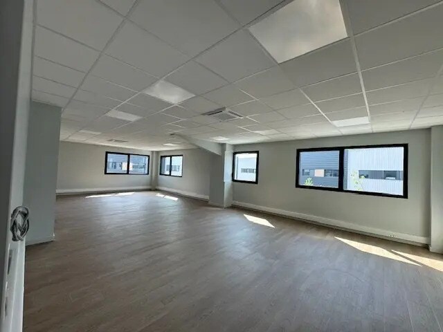 Flex in La Tour-de-Salvagny for sale - Interior Photo - Image 3 of 7