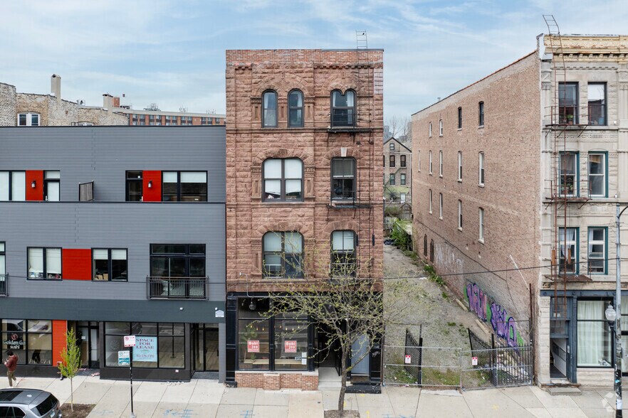 Retail in Chicago, IL for sale - Building Photo - Image 1 of 1