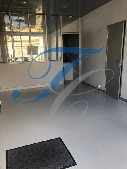 12 Rue Richaud, Versailles for lease - Interior Photo - Image 3 of 8