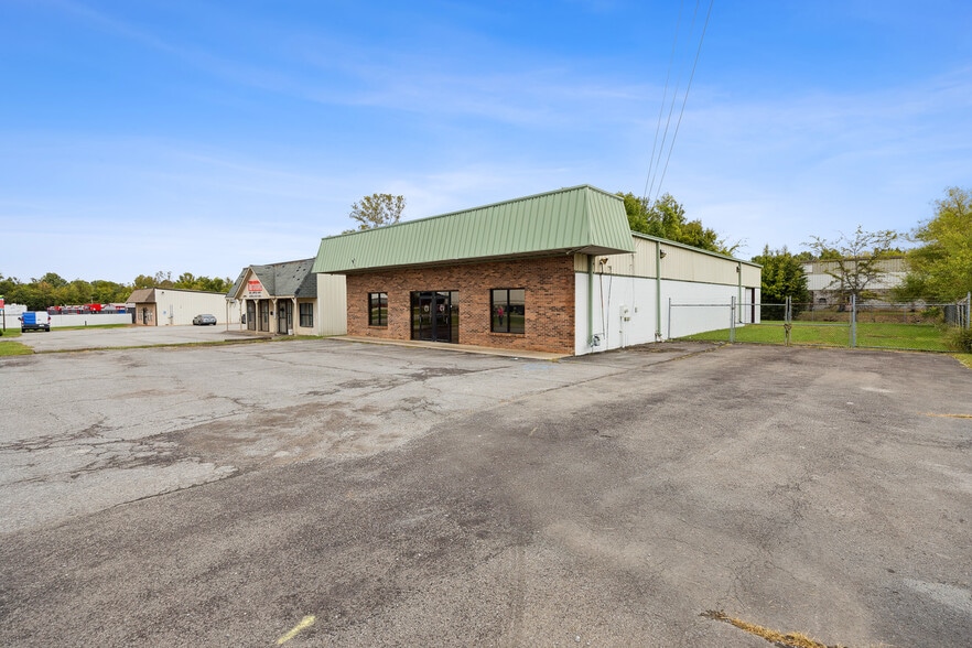 805 N Broadway, Portland, TN for sale - Building Photo - Image 1 of 11