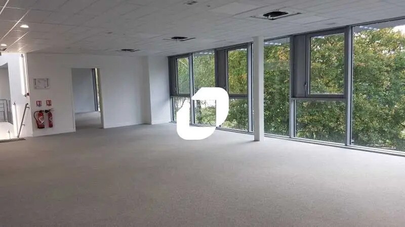 89 Route De La Noue, Limay for lease - Interior Photo - Image 1 of 6