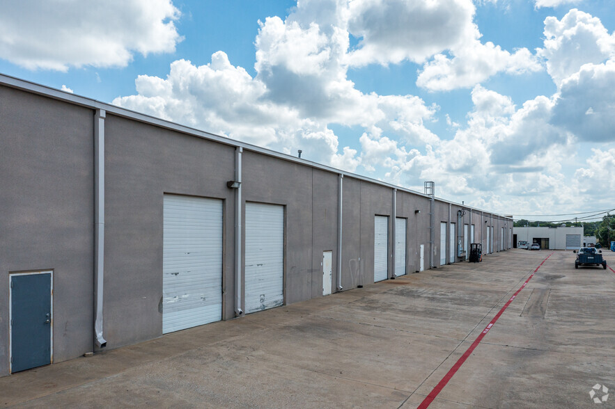 2951 Suffolk Dr, Fort Worth, TX for lease - Building Photo - Image 3 of 6