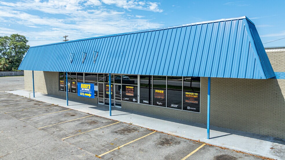 203 N Hutchinson Ave, Adel, GA for sale - Primary Photo - Image 1 of 3