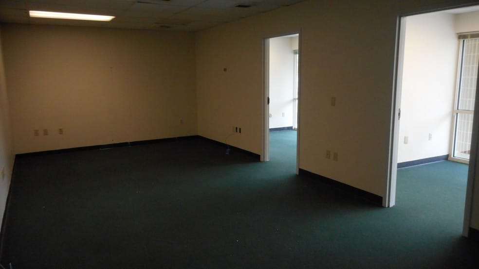 2504 Mccain Blvd, North Little Rock, AR for lease - Interior Photo - Image 2 of 22