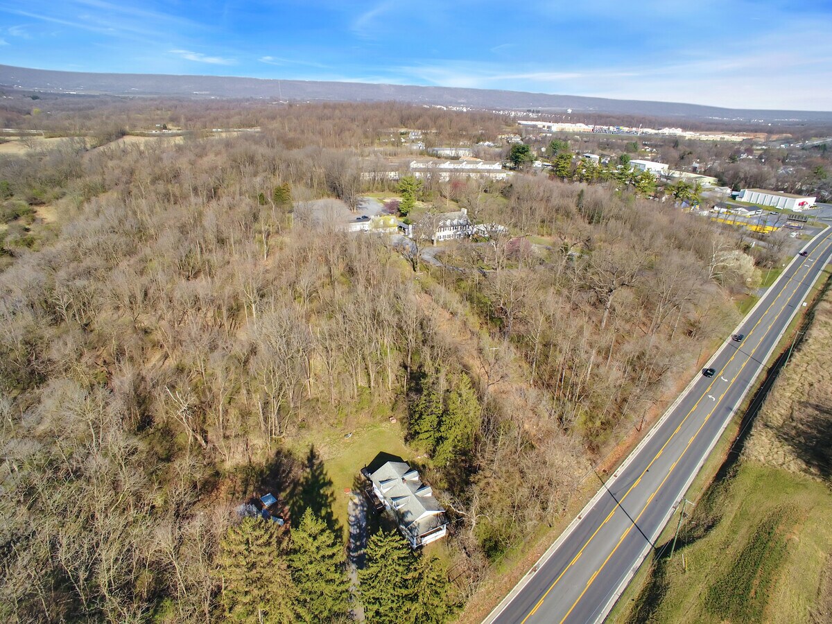 2072 Winchester Ave, Martinsburg, WV 25405