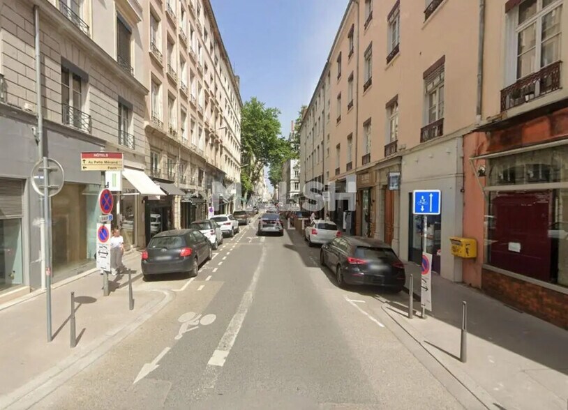 Retail in Lyon for lease - Building Photo - Image 3 of 4
