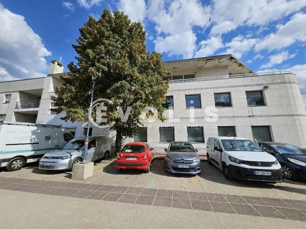 Flex in Sceaux for lease Building Photo- Image 1 of 34