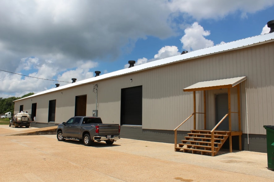 110 Howard Dr, Flora, MS for lease - Primary Photo - Image 1 of 8