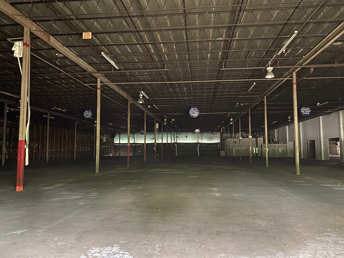 1615 Dart St, Houston, TX 77007 2.23 Acres / 88,043 SF Warehouse