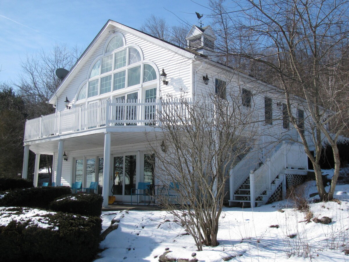 556 Conneaut Lake Rd, Adamsville, PA 16110