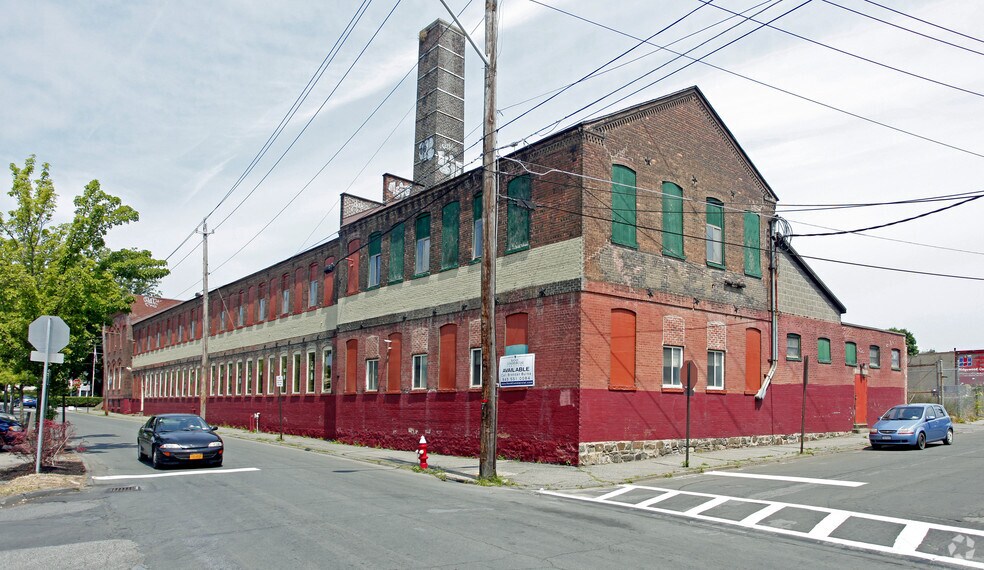 39 Railroad Ave, Middletown, NY for lease - Building Photo - Image 2 of 7