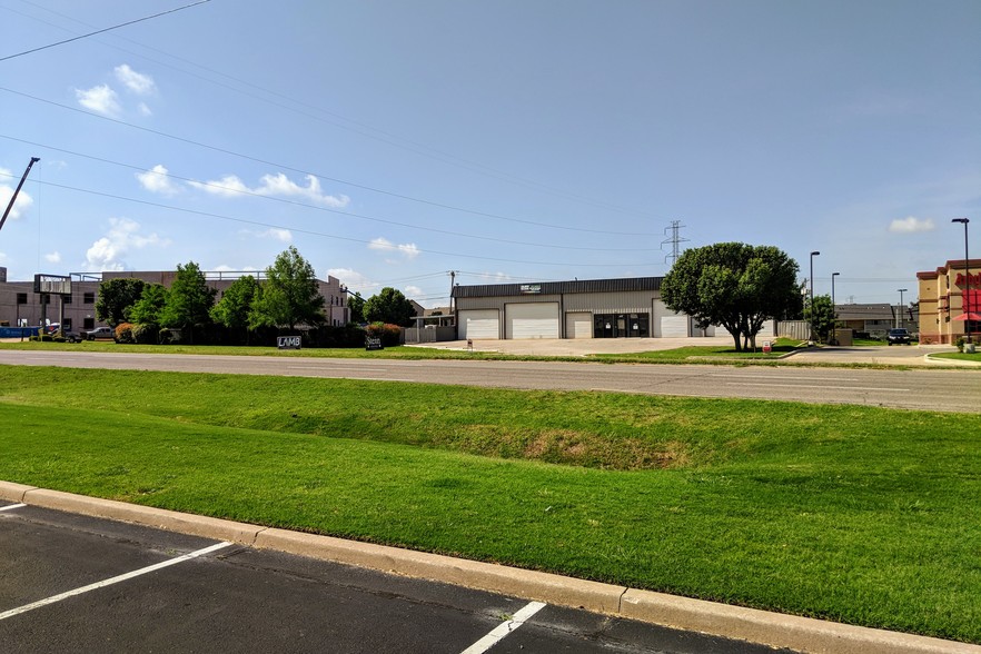 8020 NW Expressway St, Oklahoma City, OK for sale - Building Photo - Image 1 of 1