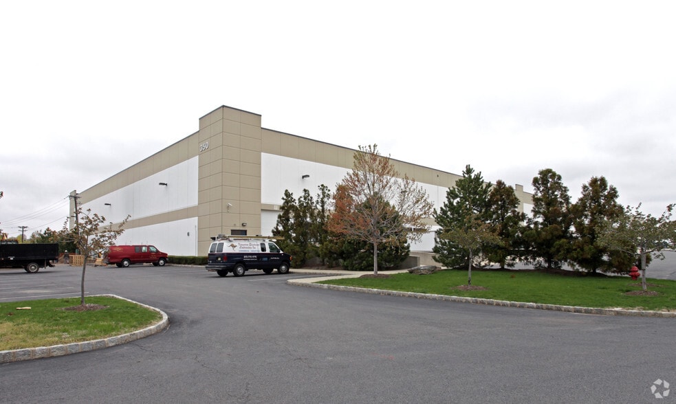 350 Starke Rd, Carlstadt, NJ for lease - Building Photo - Image 2 of 4