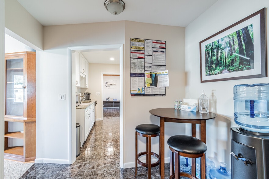 110 Crenshaw Lake Rd, Lutz, FL for lease - Building Photo - Image 3 of 25