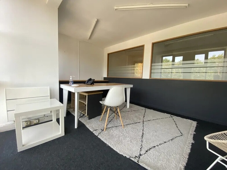 38 Rue Jules Verne, Orvault for sale - Interior Photo - Image 1 of 5