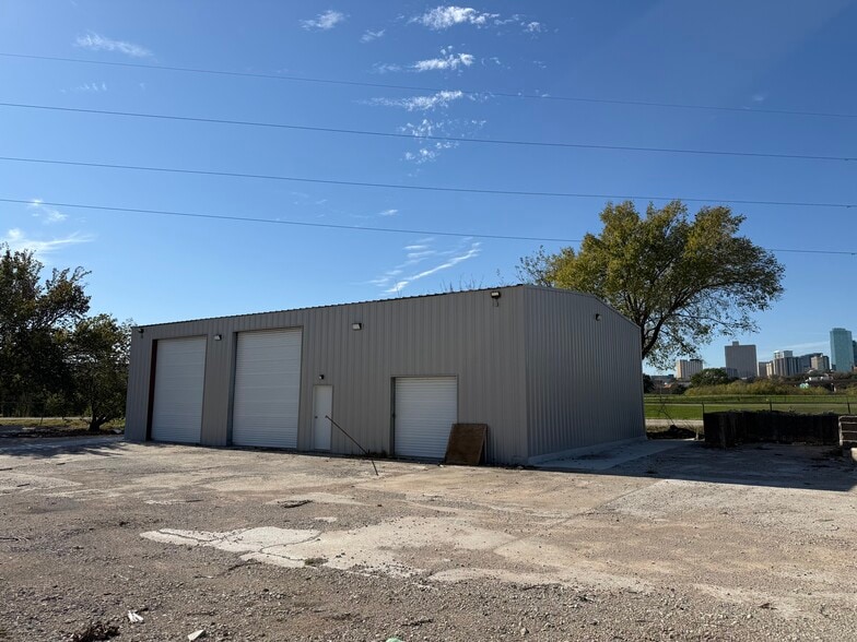 1300 Sylvania Ct, Fort Worth, TX for lease - Building Photo - Image 2 of 7