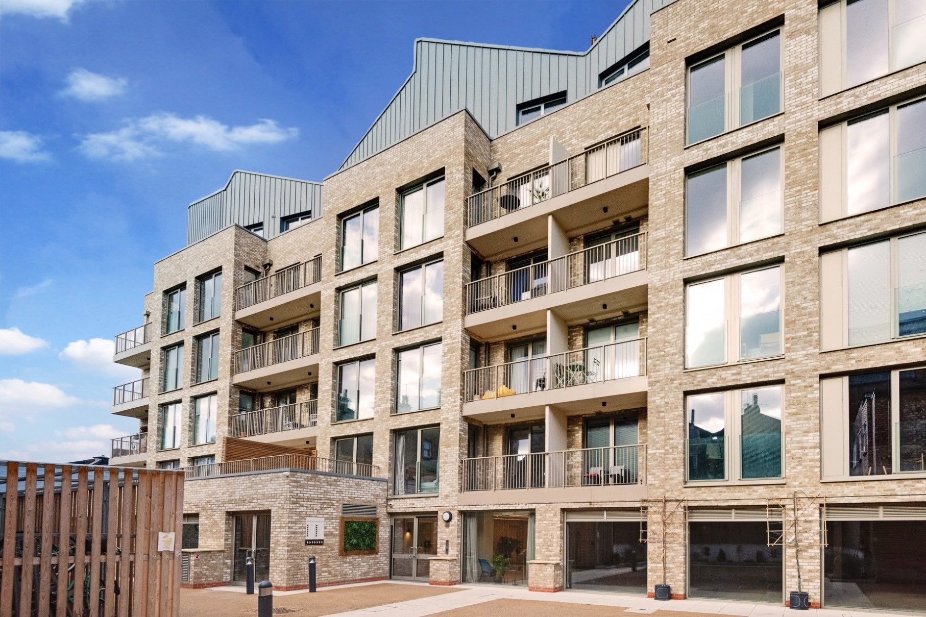 254 Kilburn High Rd, London for sale Primary Photo- Image 1 of 1