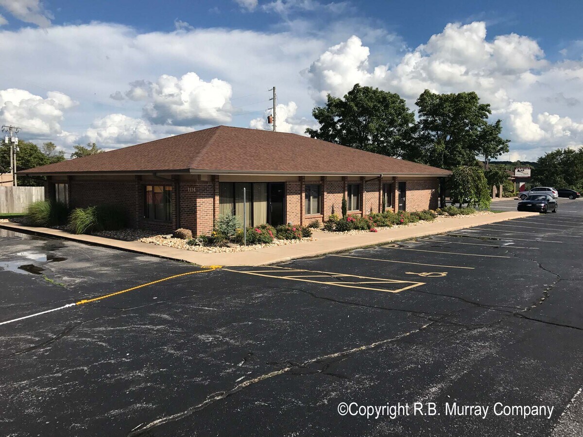 1114 W Jackson St, Ozark, MO 65721