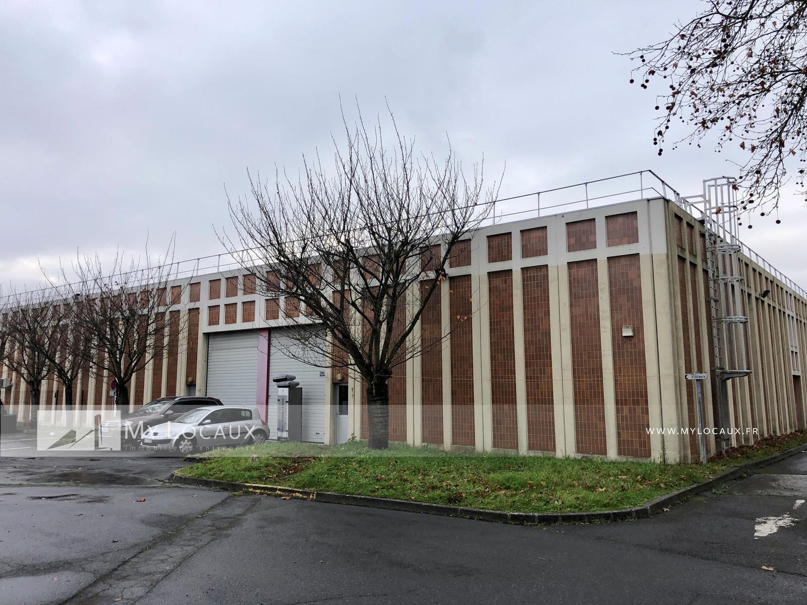Flex in Éragny for lease Building Photo- Image 1 of 7