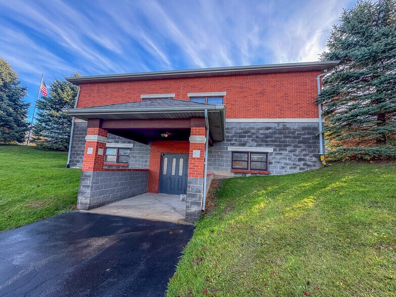 2080 Cranebrook Dr, Auburn, NY for lease - Building Photo - Image 1 of 2