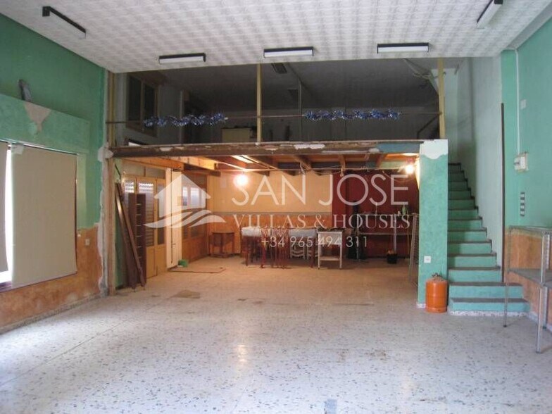 Retail in Alicante for sale - Building Photo - Image 2 of 4