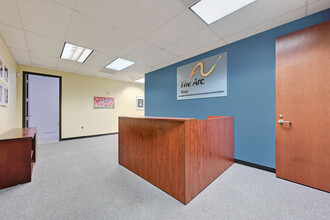 8001 Centre Park Dr, Austin, TX for lease Interior Photo- Image 1 of 6