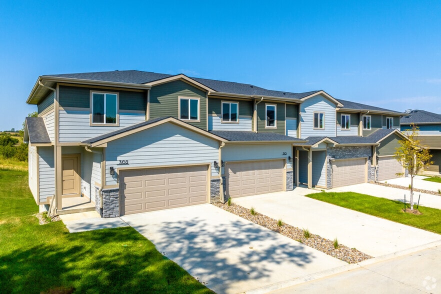 9125 Calvin Dr, West Des Moines, IA for sale - Primary Photo - Image 1 of 8